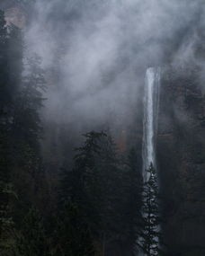 (石破天惊逗秋雨的上一句是什么?)石破天惊逗秋雨——古风诗词的魅力与解读